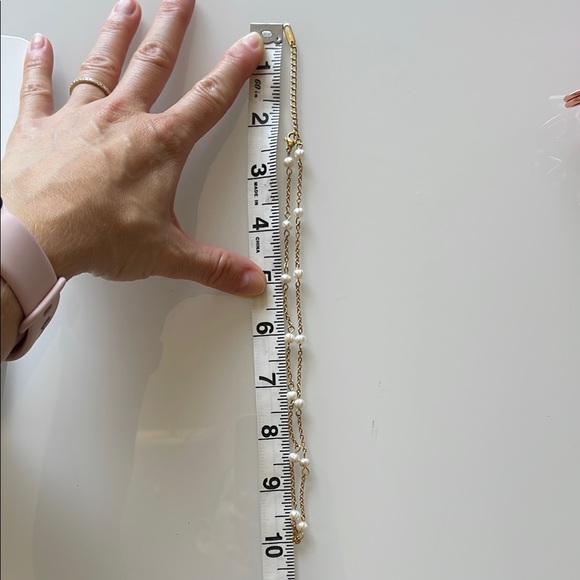 Elegant Gold and Pearl Necklace - Picture 9 of 10